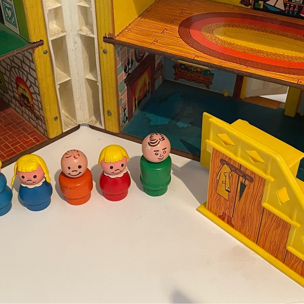 1969 Vintage Fisher-Price Play Family Yellow House #952 Figures & Accessories.